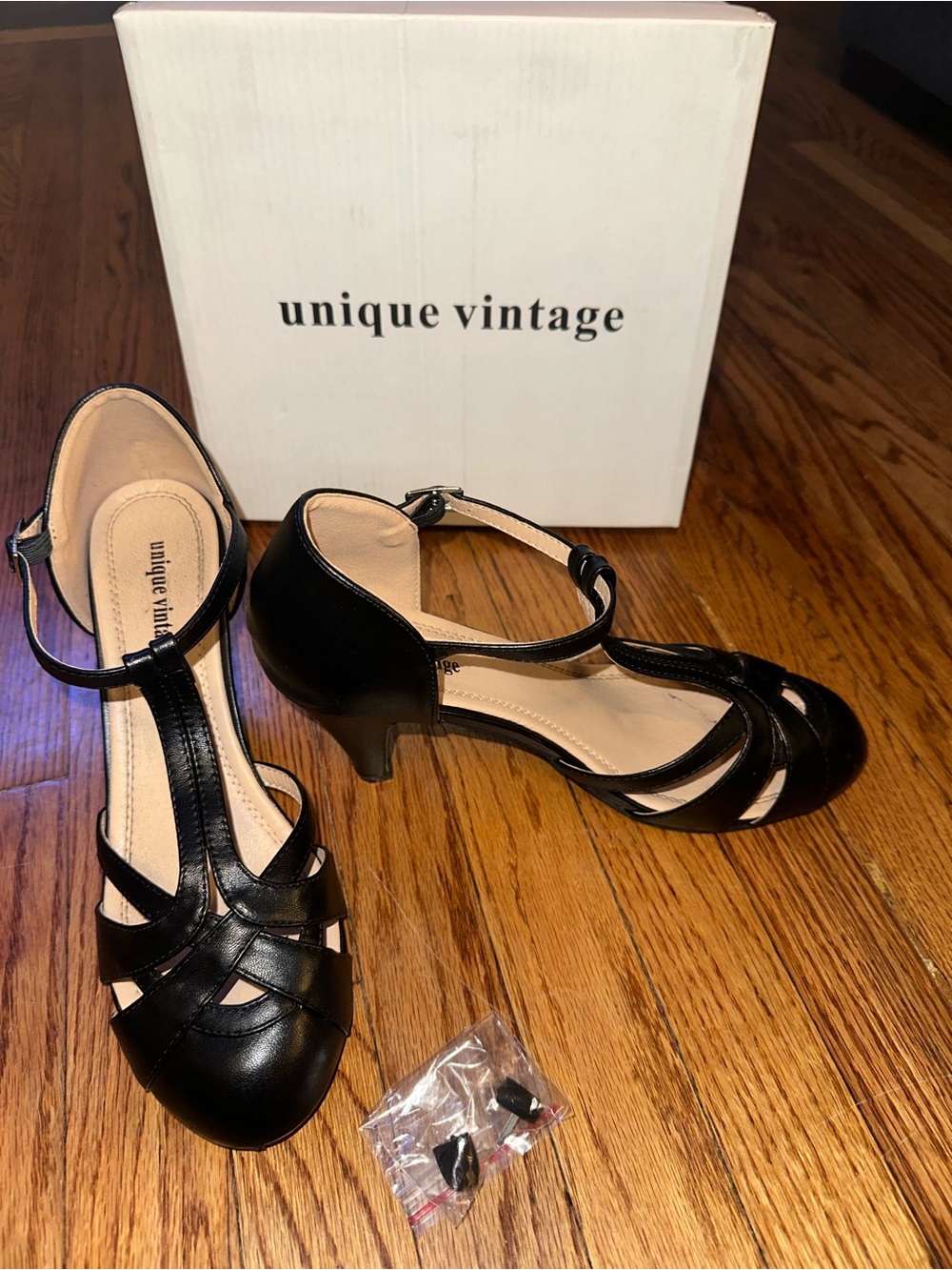 Unique Vintage Leatherette Woven T-Strap Heels Size 9